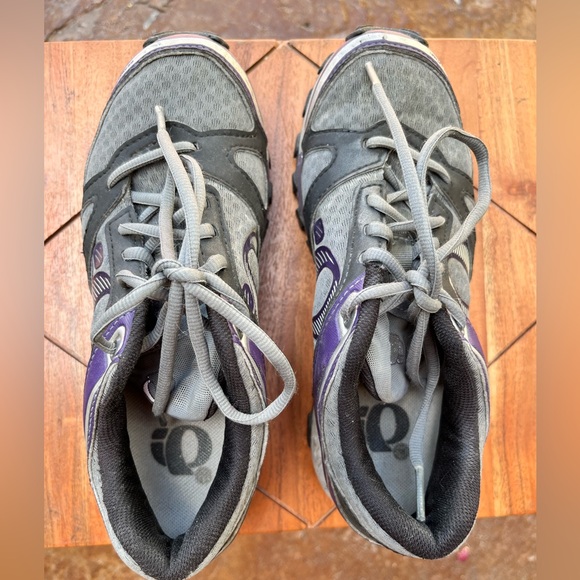 Pearl Izumi mountain biking shoe - Sz 7 - 7.5 (38). Great condition with SPD - Picture 2 of 9